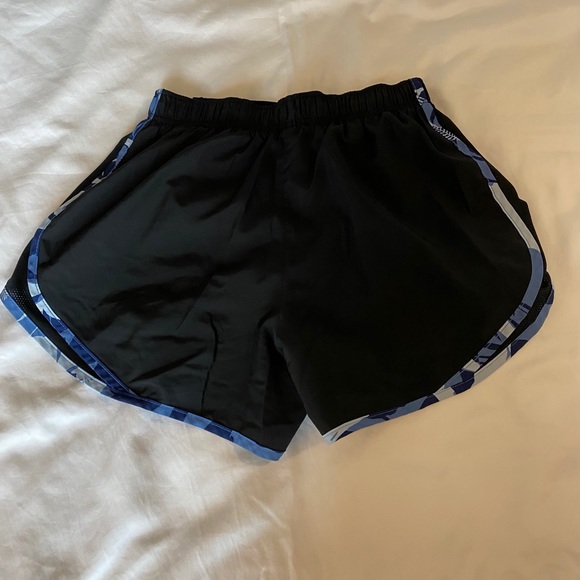 Nike running shorts - Picture 2 of 2